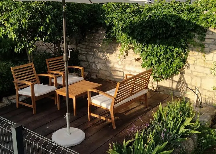 Kamena Kuca Rutar 別荘 *